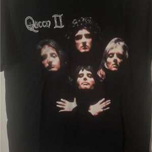 Queen II Band Bohemian Rhapsody T-Shirt Rare size Medium.